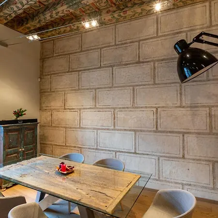 Mostecka Apartment *